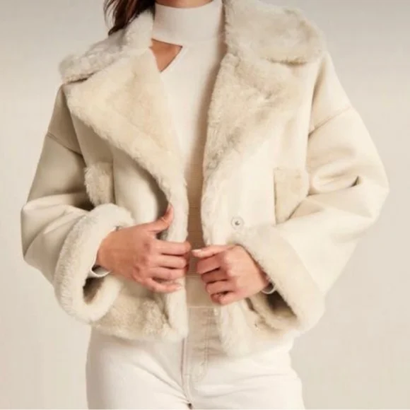 Abercrombie and Fitch Oversized Short Sherpa Lined Vegan Leather Coat White - Picture 2 of 6